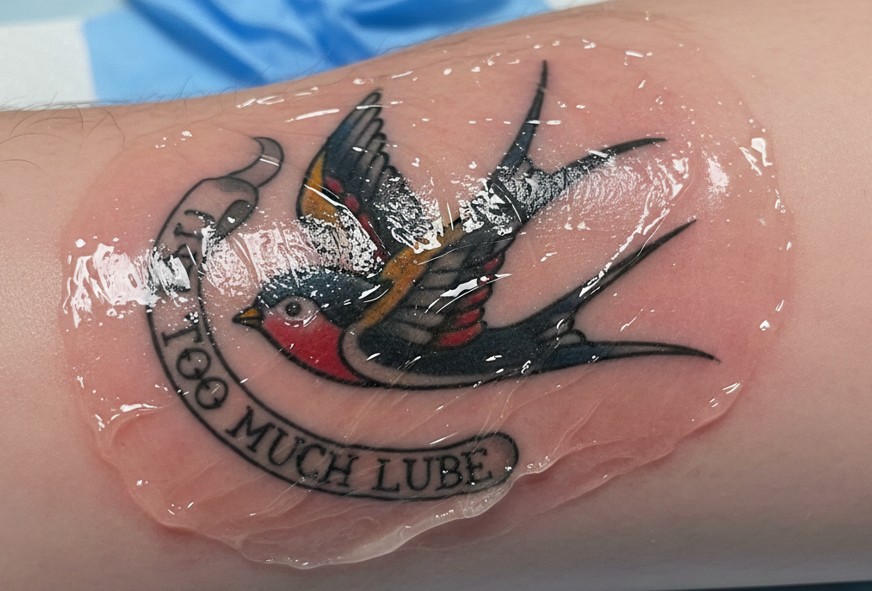 Risque Vaseline tatouage occlusion cutanée pores bouchés crème trop grasse